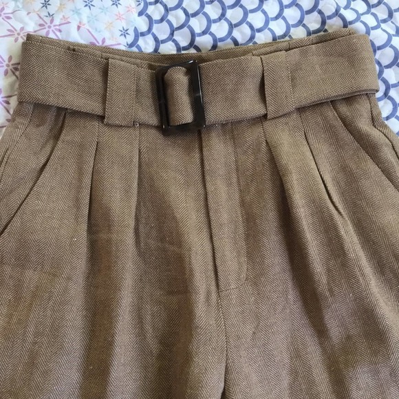 NWT NA-KD Linen Blend High Rise Tan Herringbone Pattern Dressy Shorts Belt Sz 2 - Picture 3 of 8